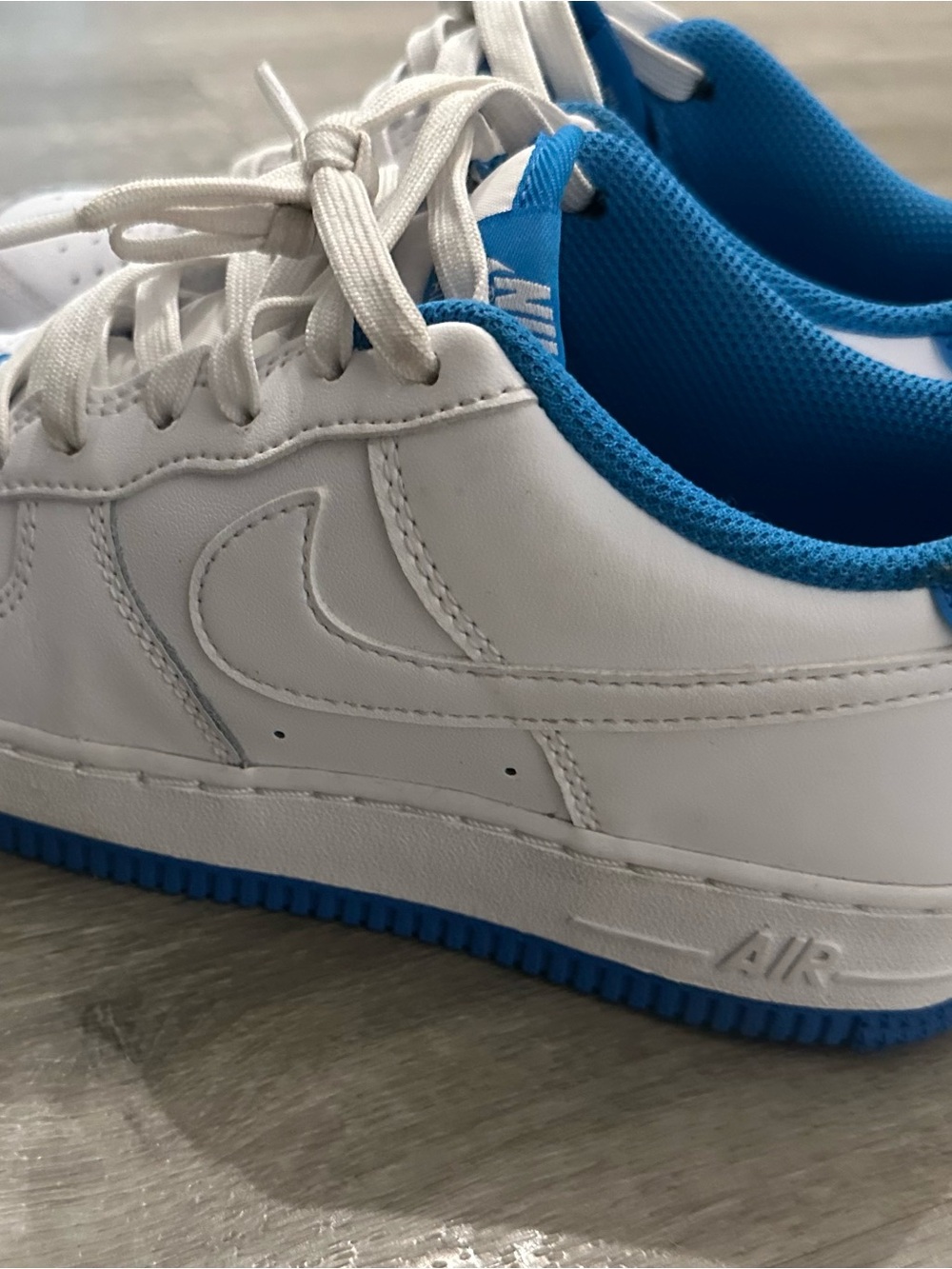 Nike Low-Top Sneakers in White and Blue